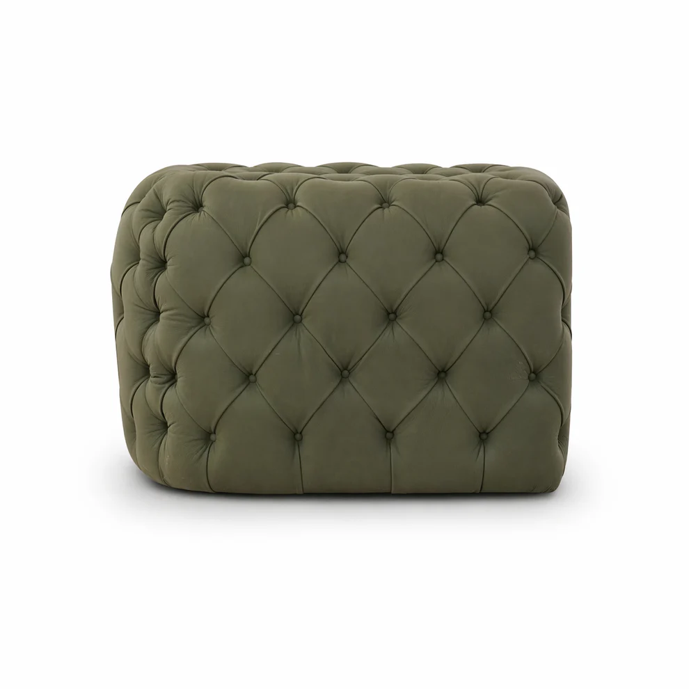Canapea Chesterfield la Comandă: Eleganță Regală și Calitate Premium de la Tapițeria Todirești 6 canapea chester tapiteria todiresti 004